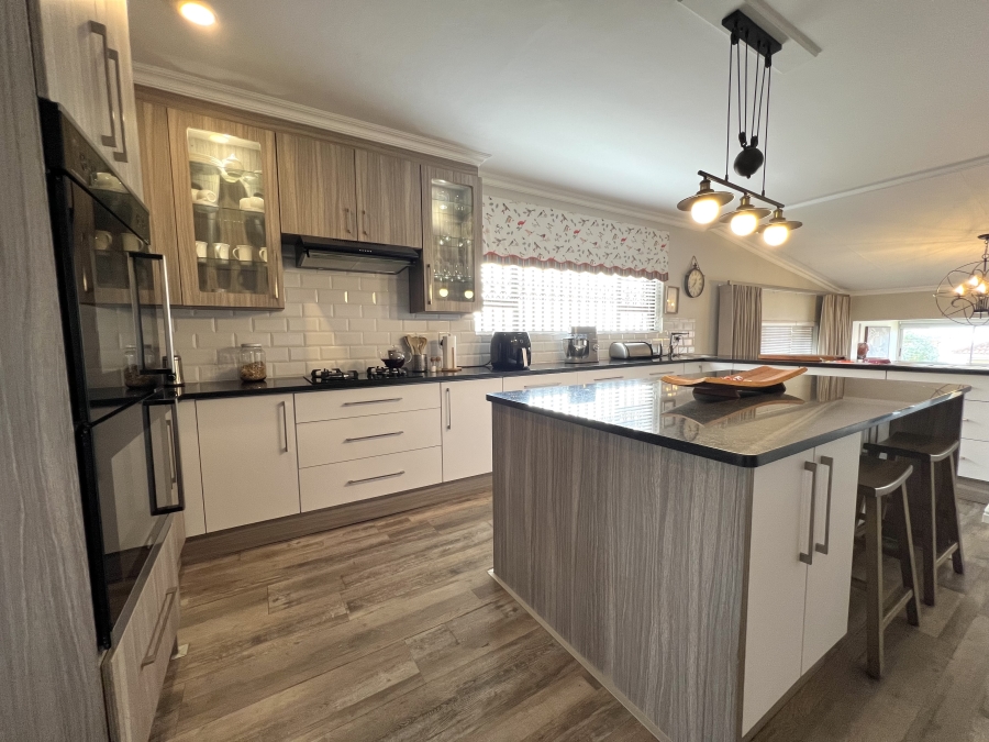 4 Bedroom Property for Sale in Wavecrest Eastern Cape